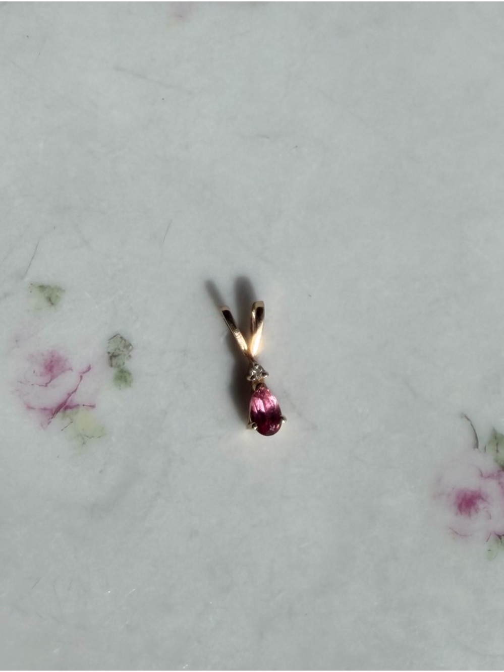 14k solid gold pink tourmaline pear teardrop pendant - mejuri catbird inspired - Picture 3 of 9